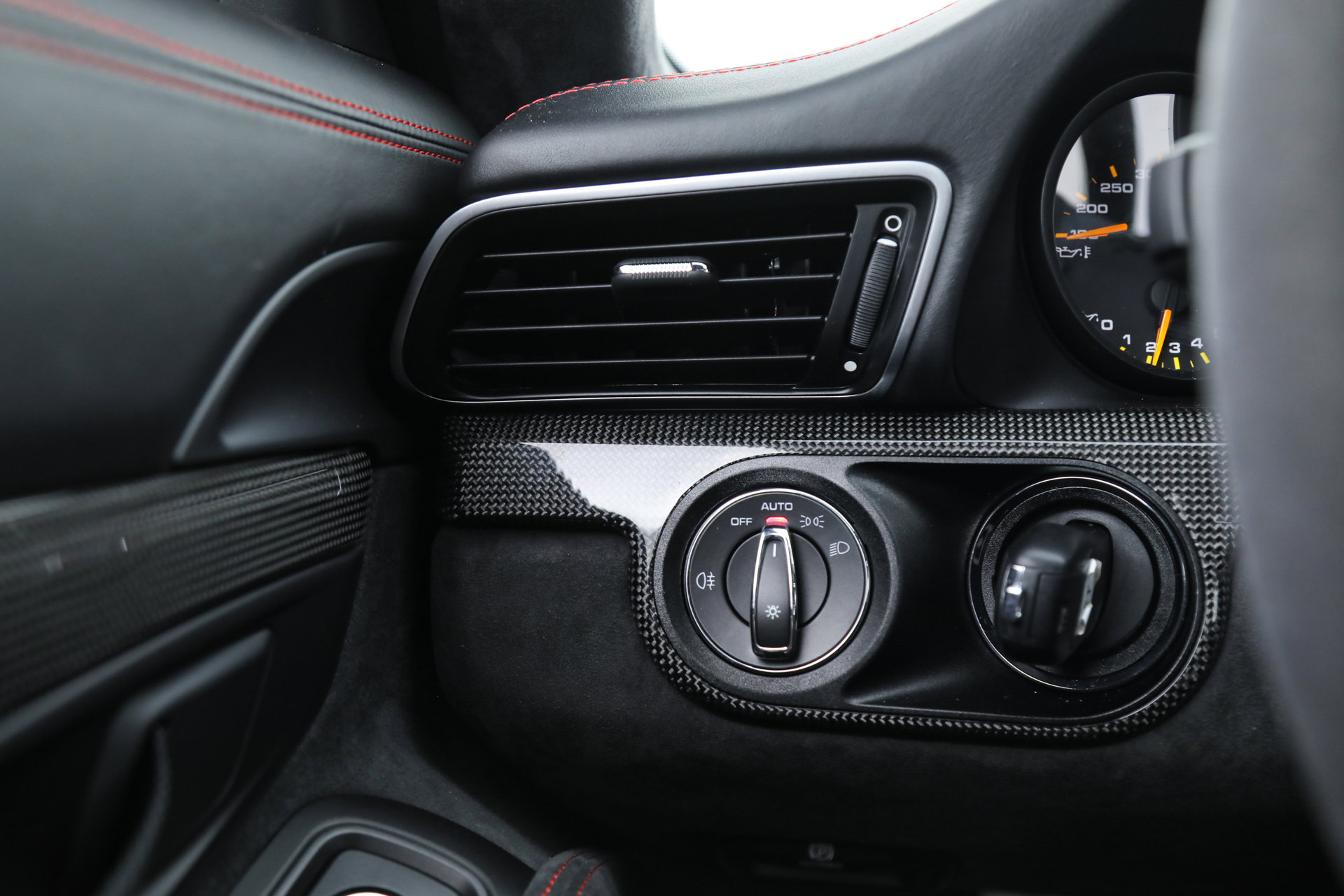 Used 2018 Porsche 911 GT2 RS image 33