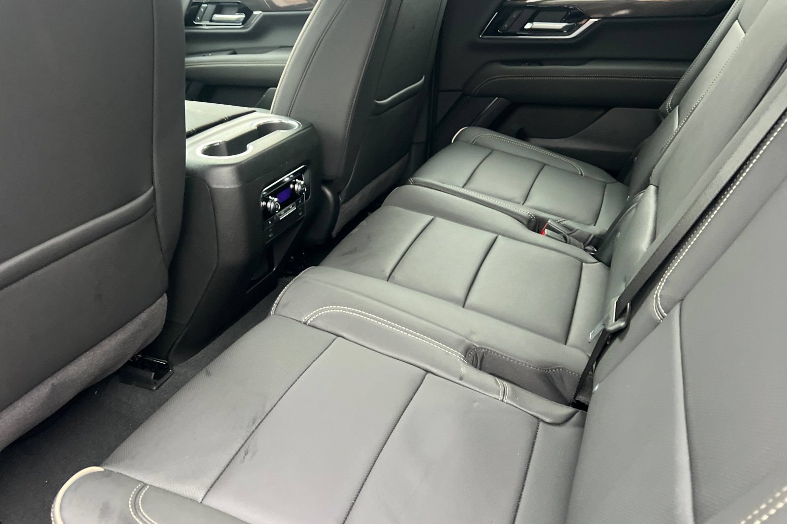 New 2026 GMC Yukon Elevation AWD/4WD image 8