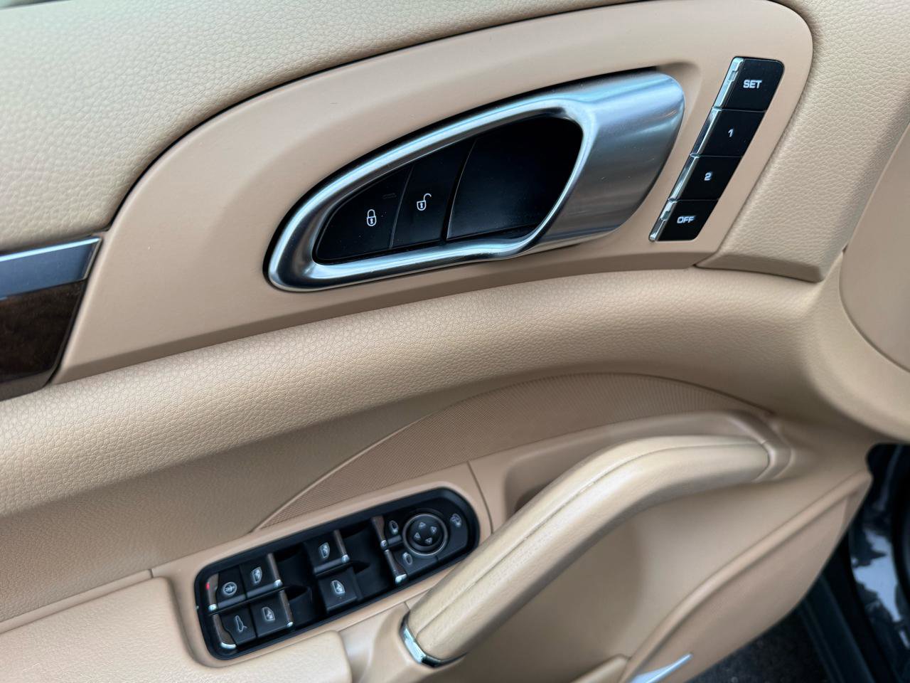 Used 2012 Porsche Cayenne image 41