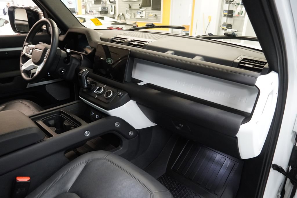 Used 2024 Land Rover Defender 130 S image 13