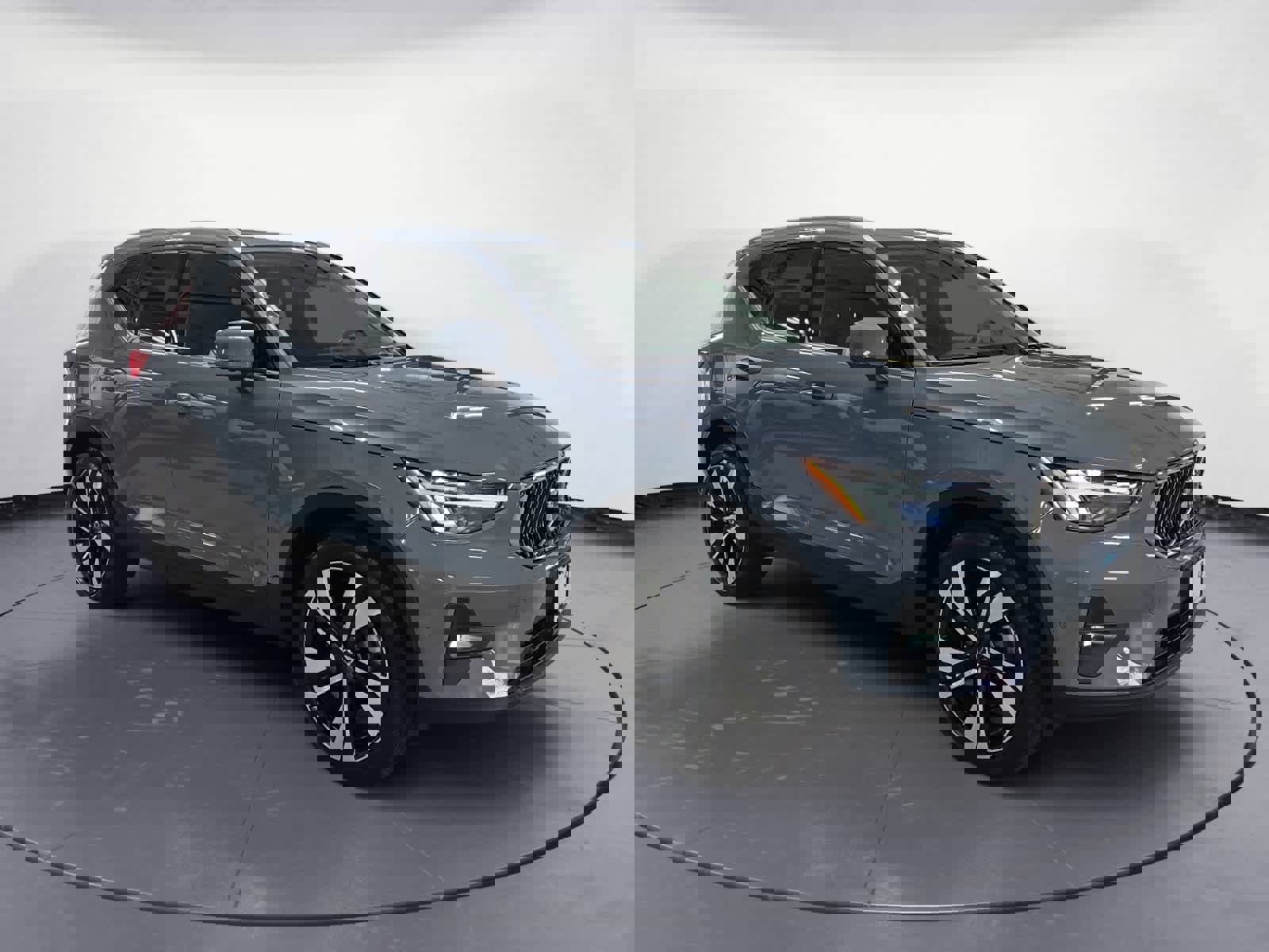 Used 2023 Volvo XC40 B4 Plus w/ Driver Assist Package