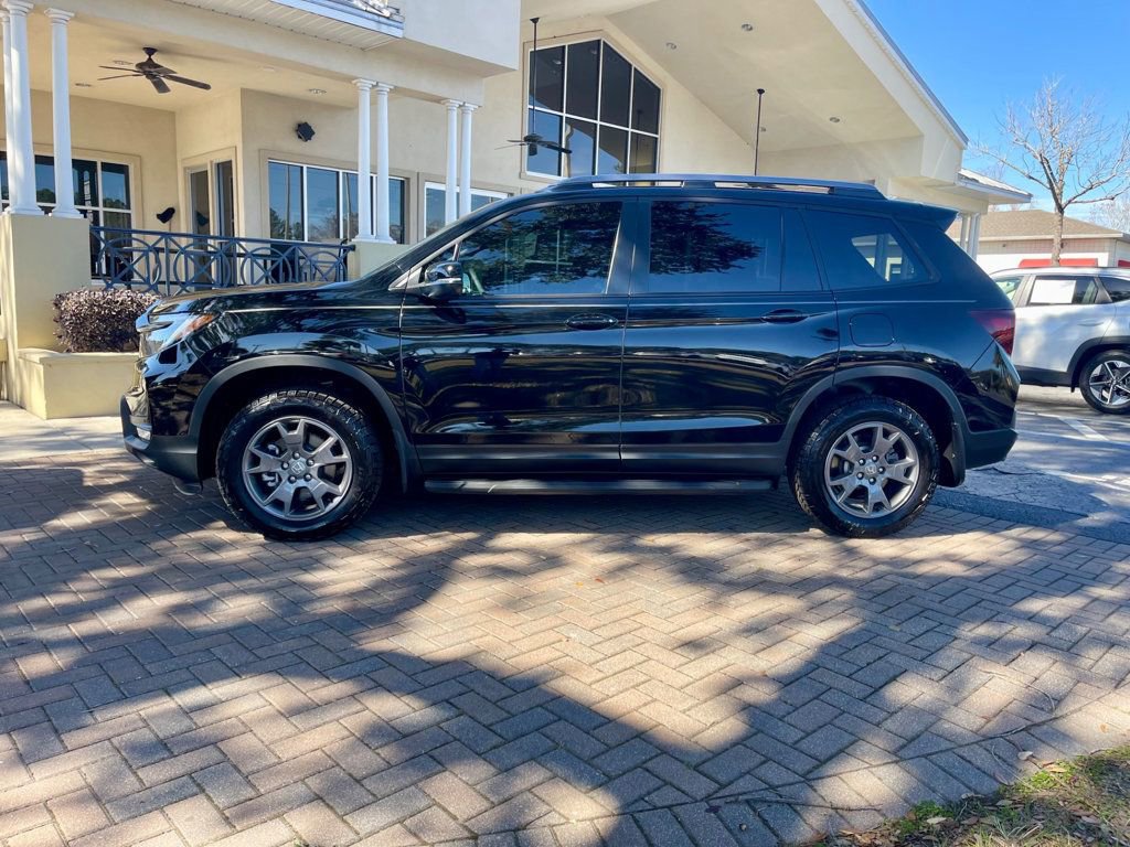 Used 2024 Honda Passport TrailSport image 2