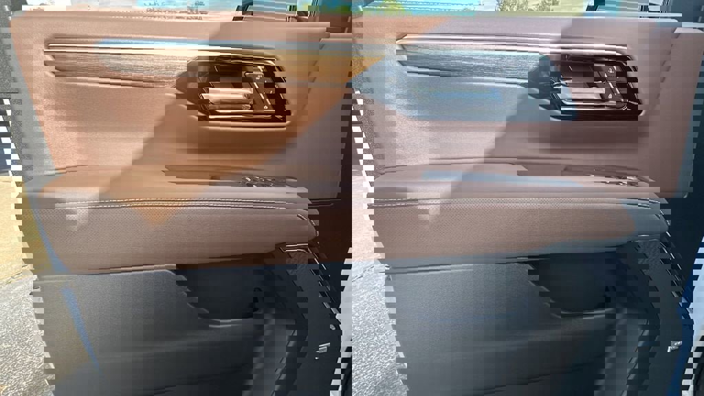 New 2026 Chevrolet Suburban High Country image 16