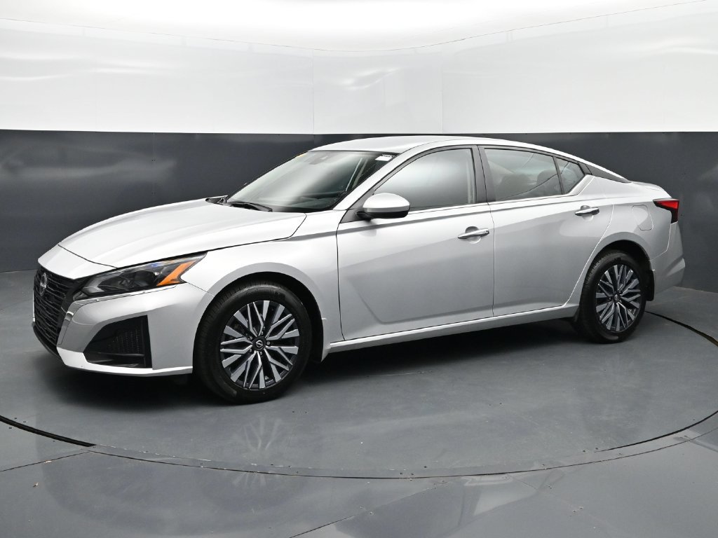 Used 2023 Nissan Altima 2.5 SV AWD/4WD image 1