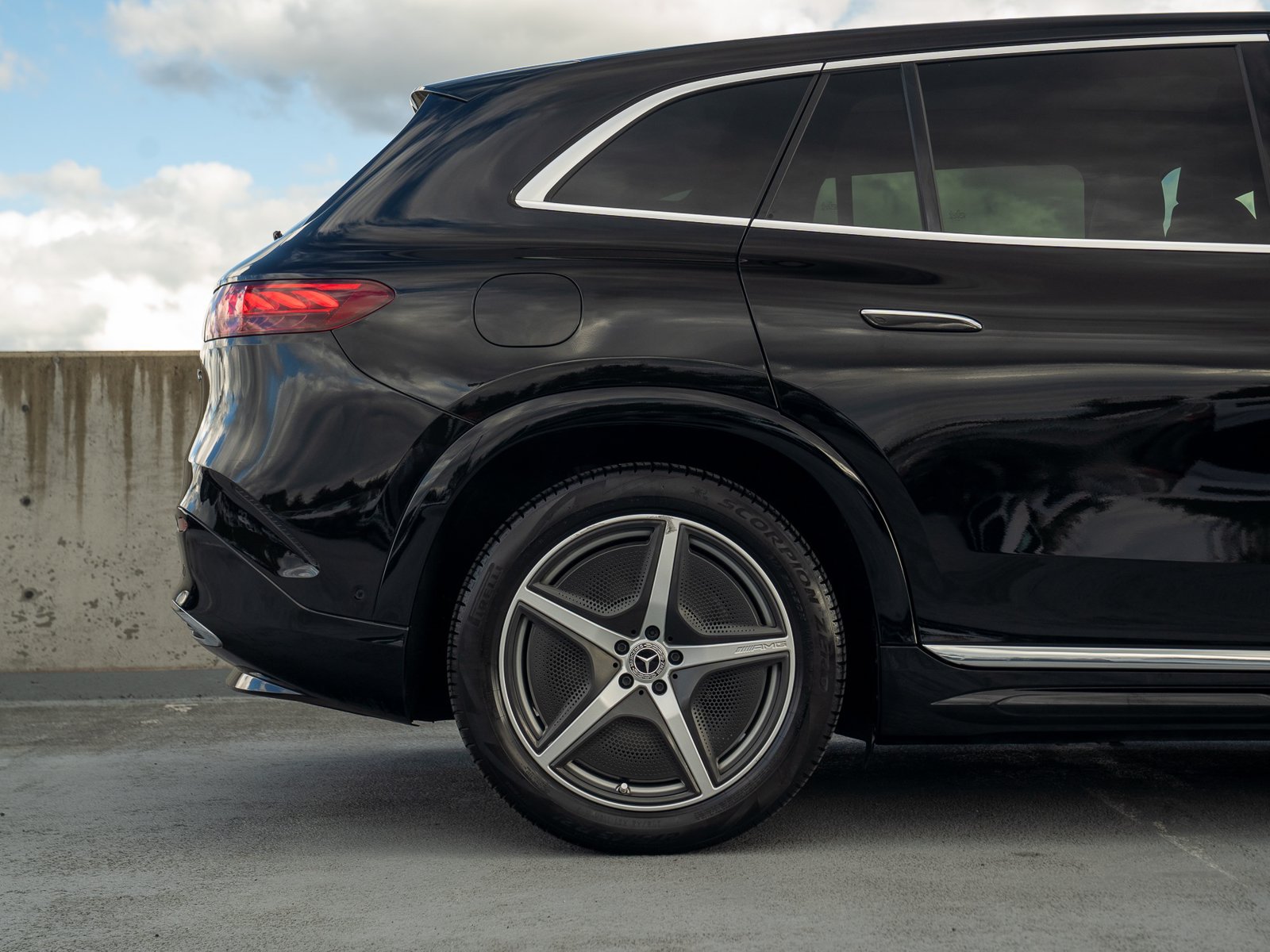 Used 2023 Mercedes-Benz EQS 580 4MATIC SUV image 15