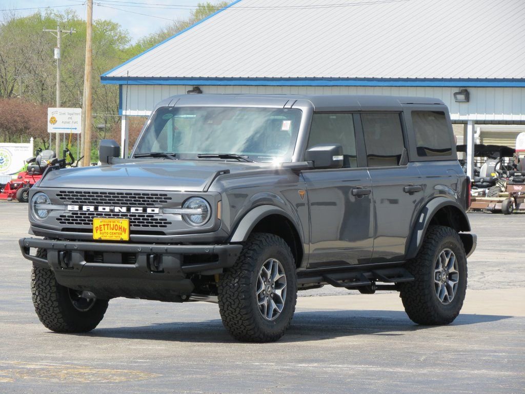 Used 2024 Ford Bronco Badlands image 3