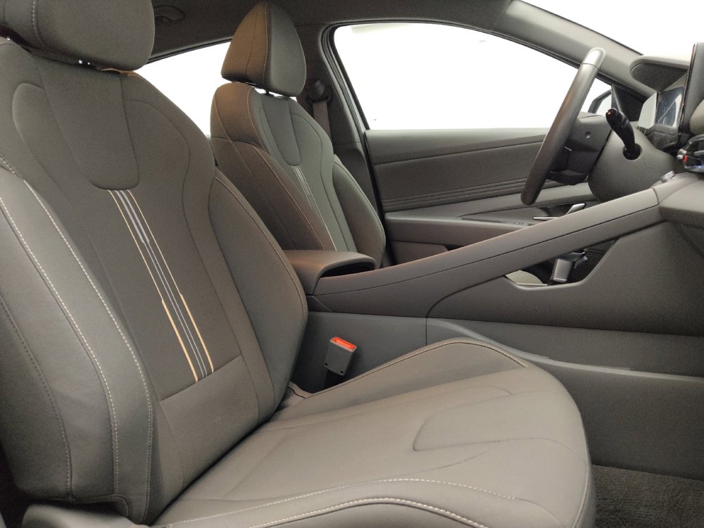 Used 2025 Hyundai Elantra SEL FWD image 21