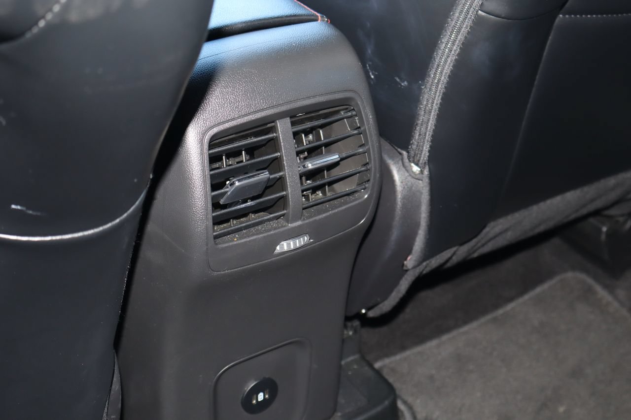 Used 2025 Ford Escape ST-Line AWD/4WD image 17