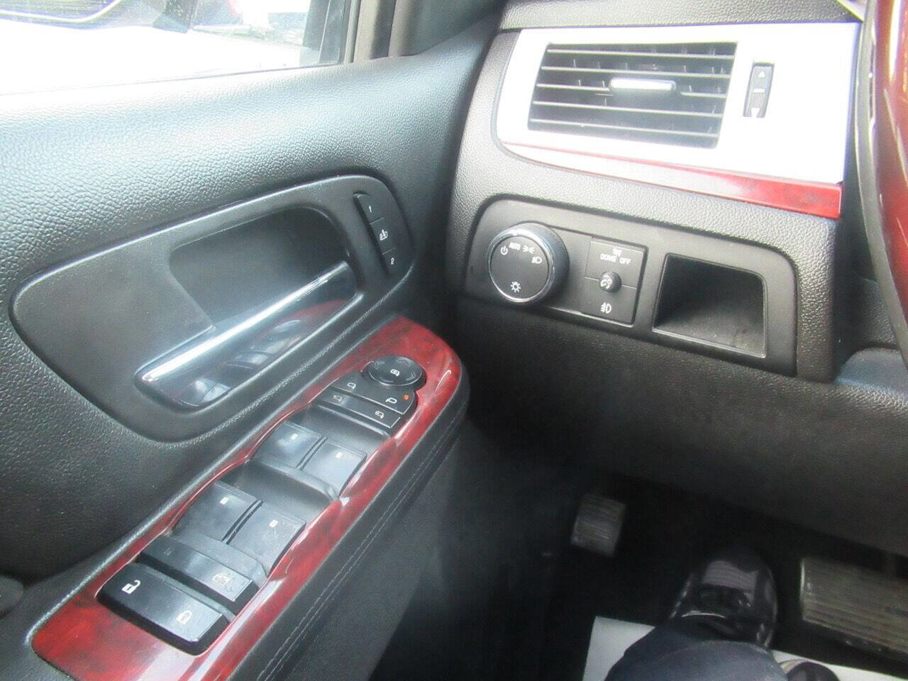 Used 2013 Cadillac Escalade ESV AWD w/ Livery Package image 39