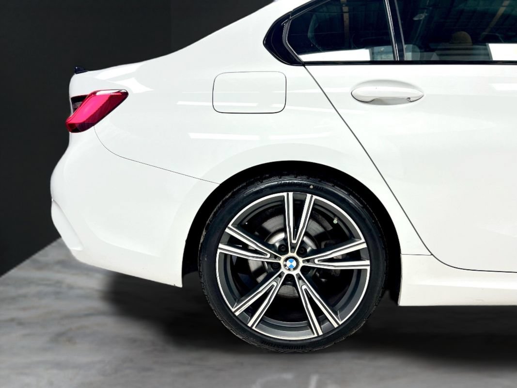 Used 2021 BMW 330i xDrive Sedan w/ M Sport Package AWD/4WD image 10