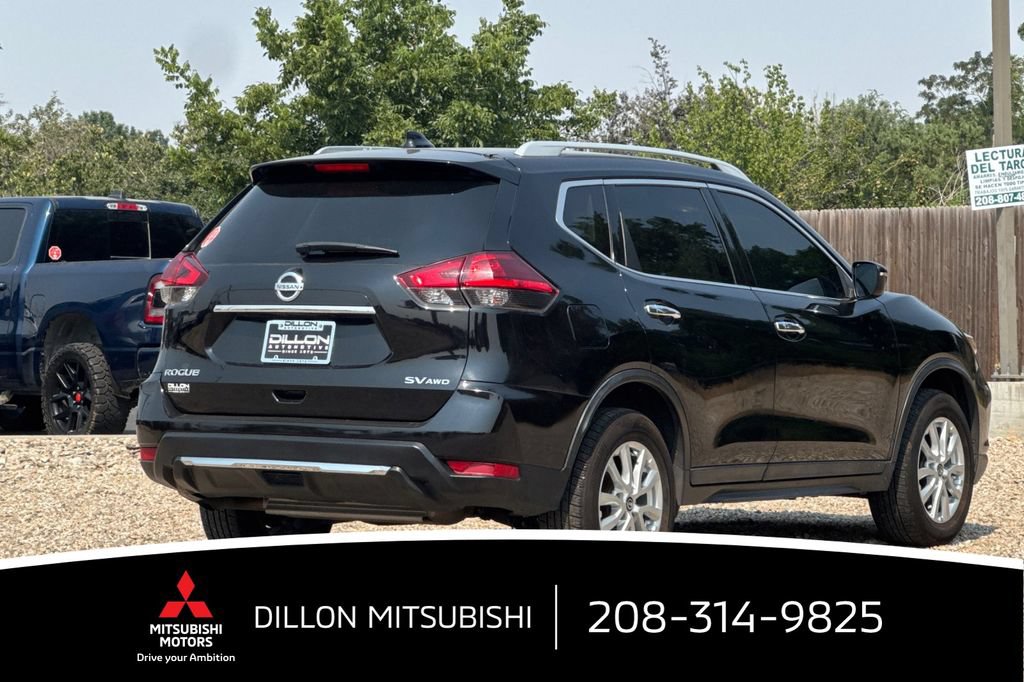 Used 2017 Nissan Rogue SV AWD/4WD image 4