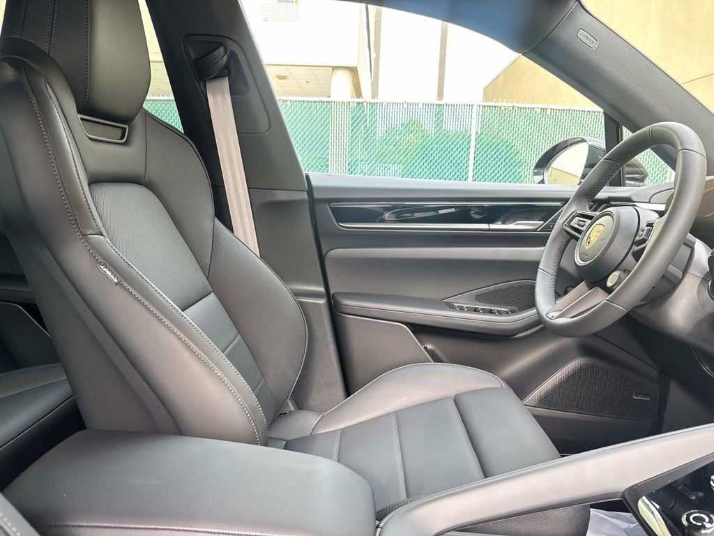 New 2025 Porsche Macan 4S Electric image 12