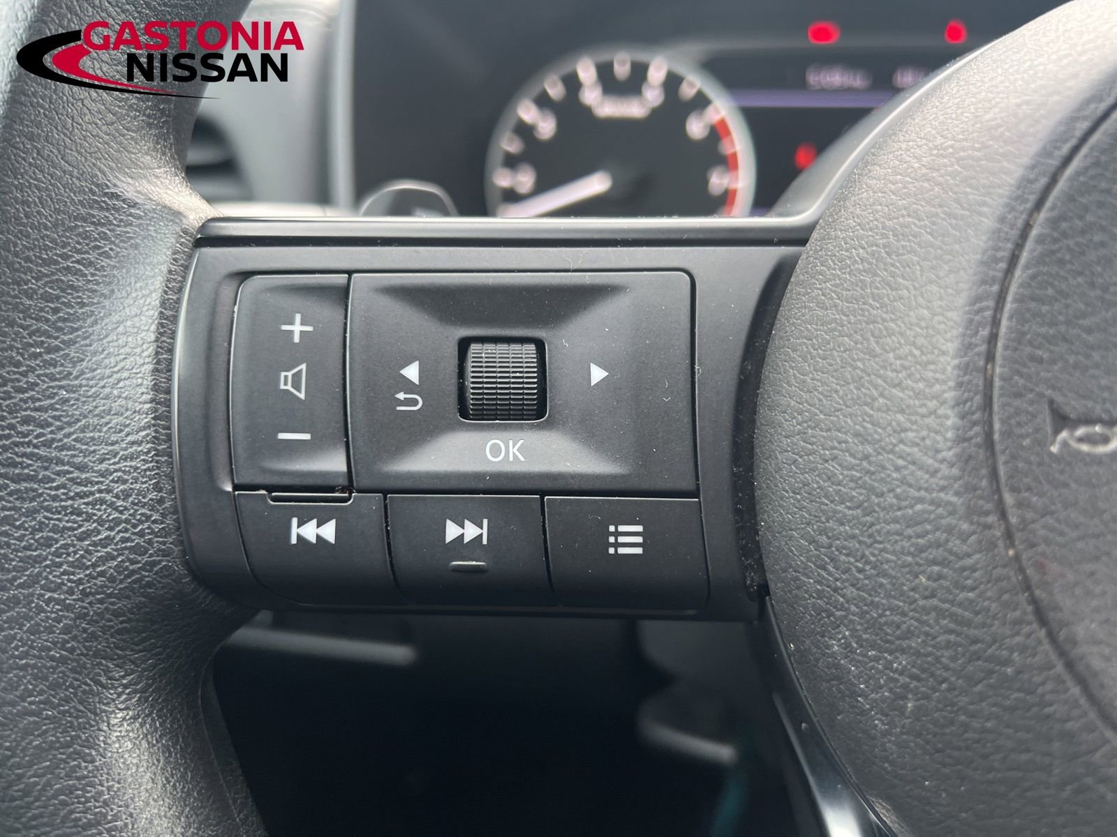 Used 2024 Nissan Rogue S image 49