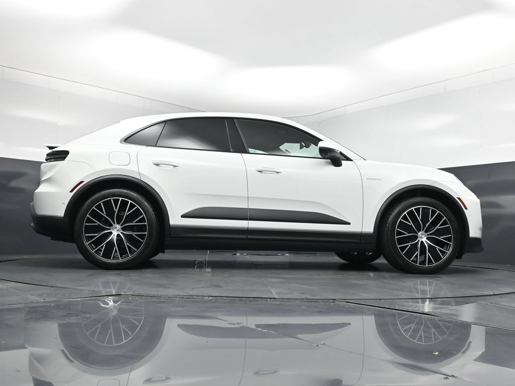 New 2026 Porsche Macan 4 Electric AWD/4WD image 25
