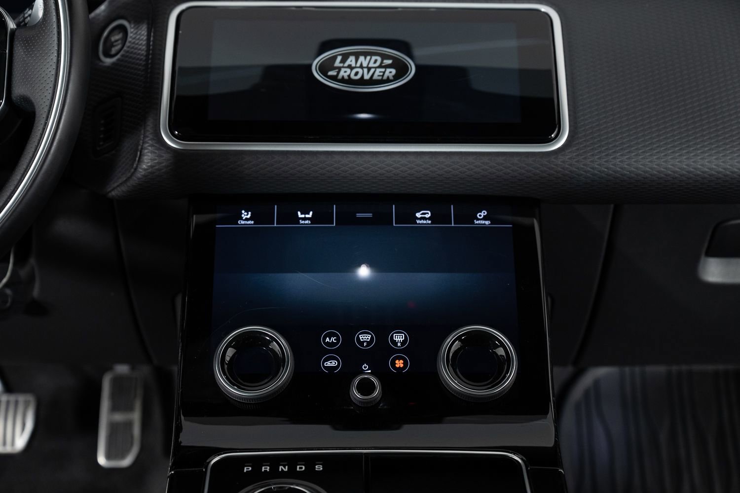 Used 2018 Land Rover Range Rover Velar R-Dynamic SE image 35