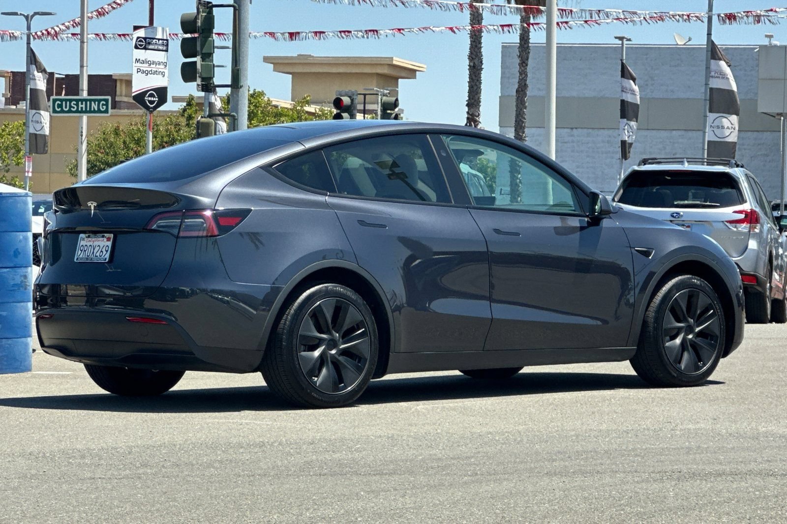Used 2025 Tesla Model Y Long Range RWD image 4