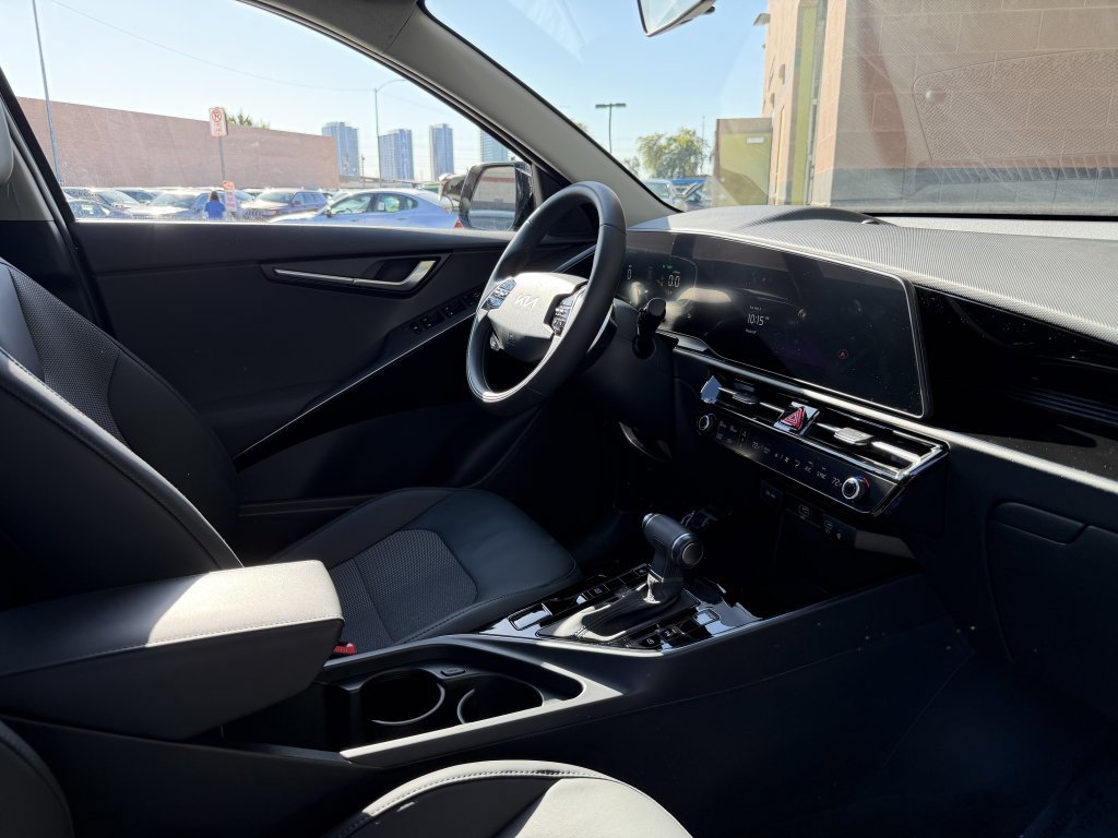 Used 2024 Kia Niro EX Touring image 37