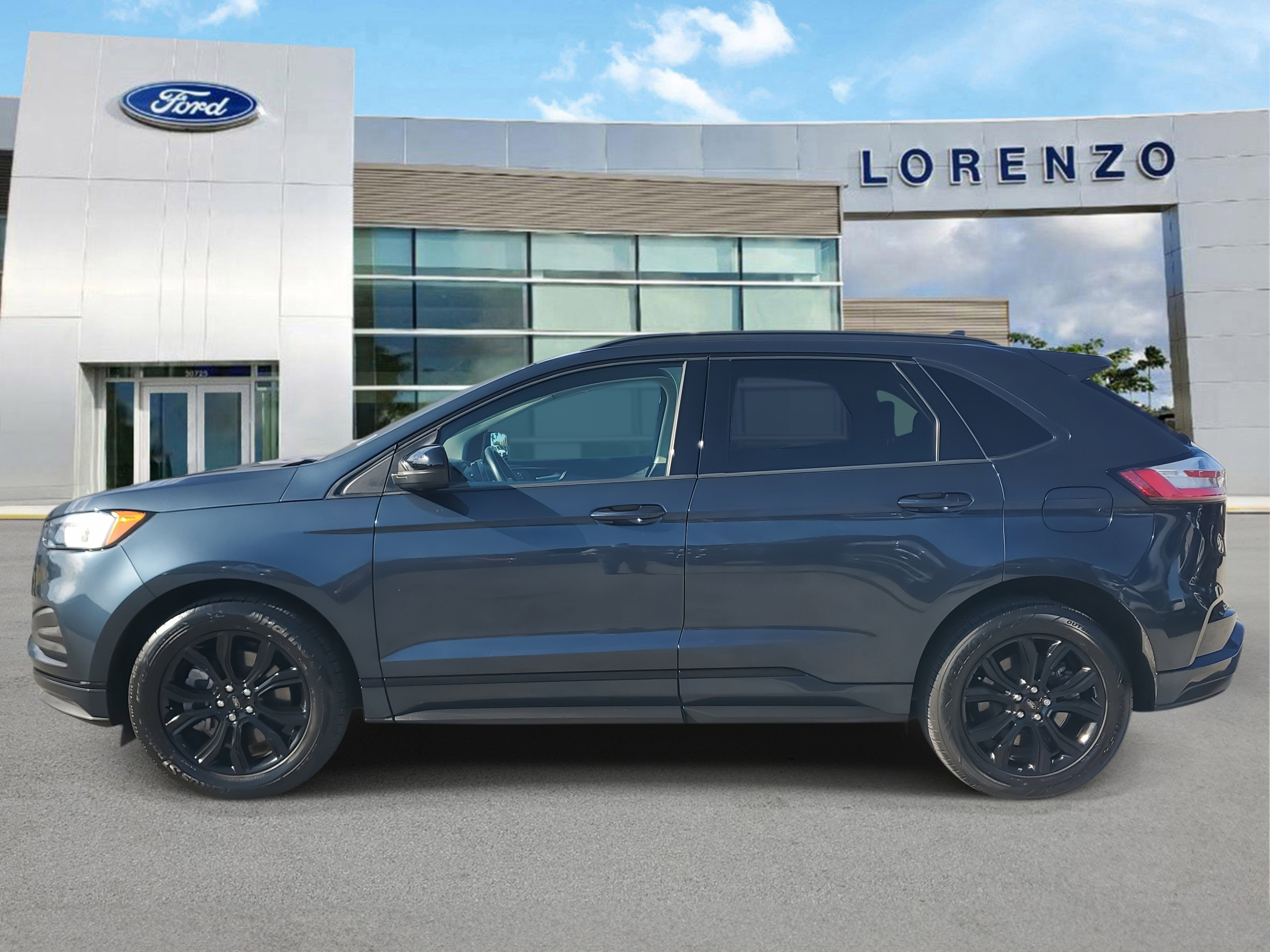 Used 2024 Ford Edge SE w/ Black Appearance Package image 5
