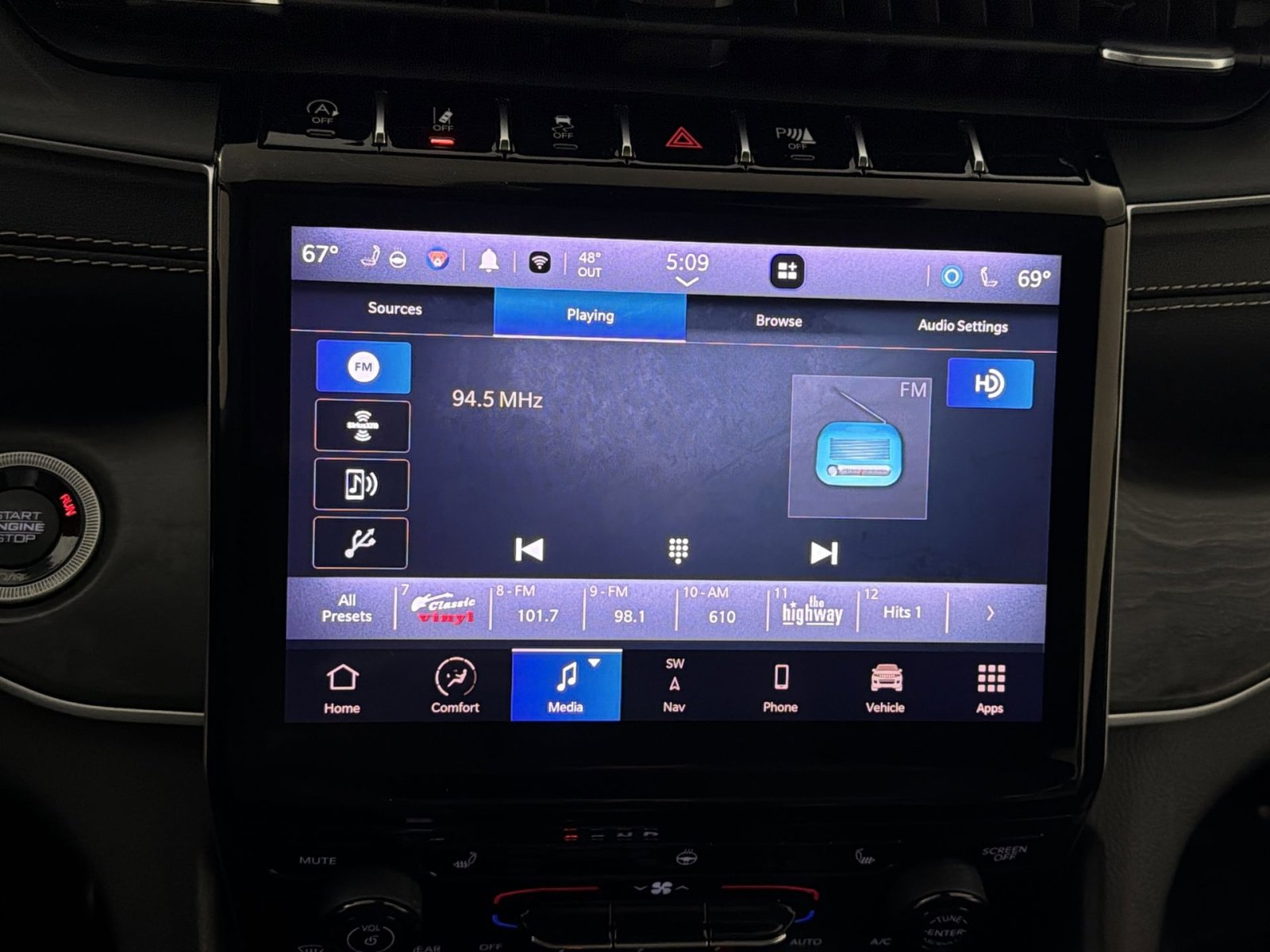 Used 2023 Jeep Grand Cherokee L Limited image 18