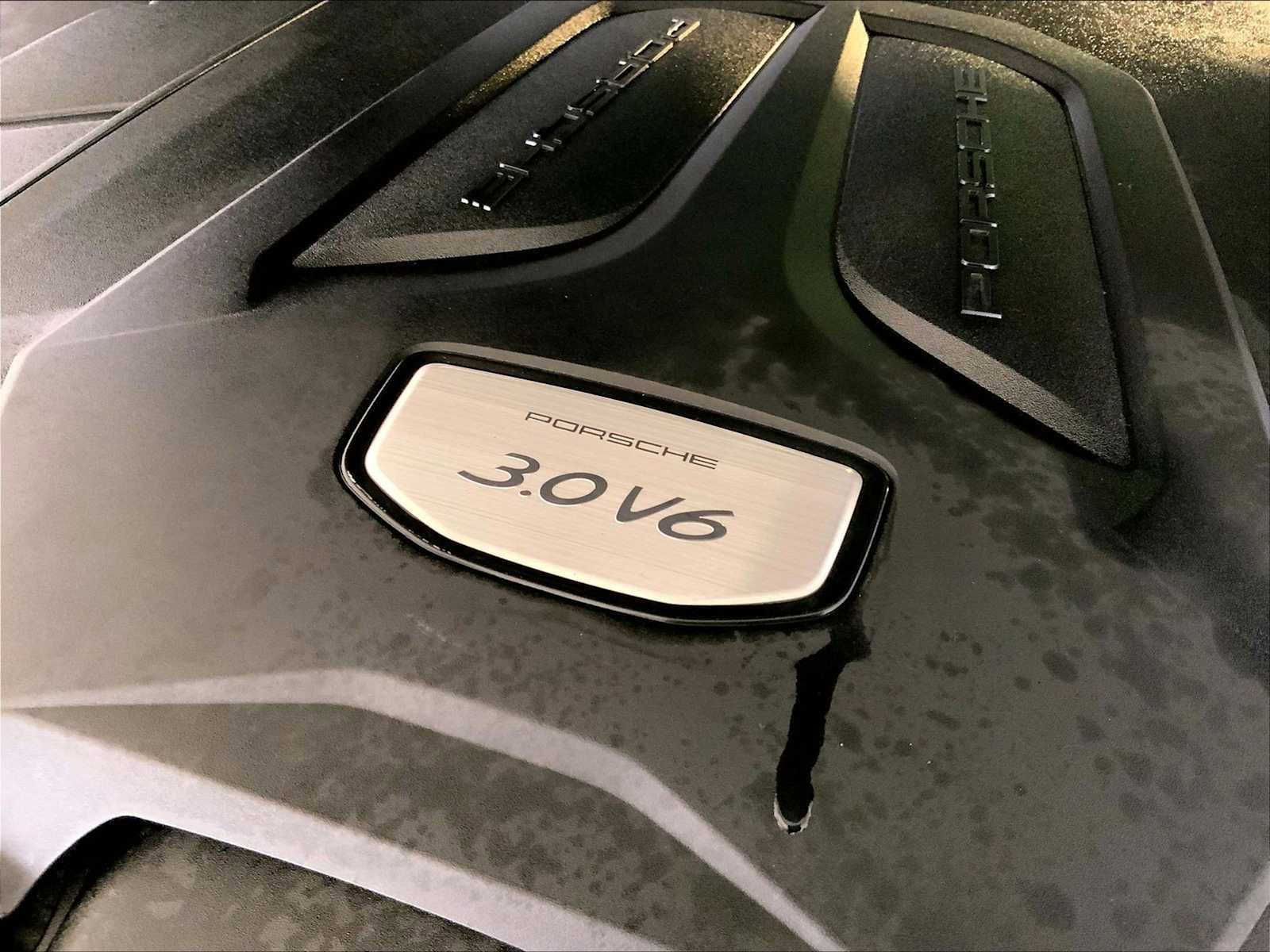 Certified 2022 Porsche Cayenne w/ Premium Package image 33