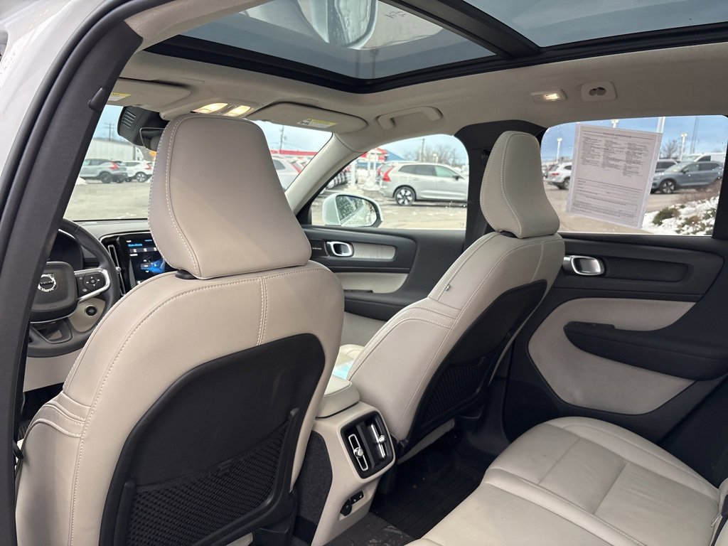 Certified 2023 Volvo XC40 B5 Plus w/ Protection Package Premier image 30