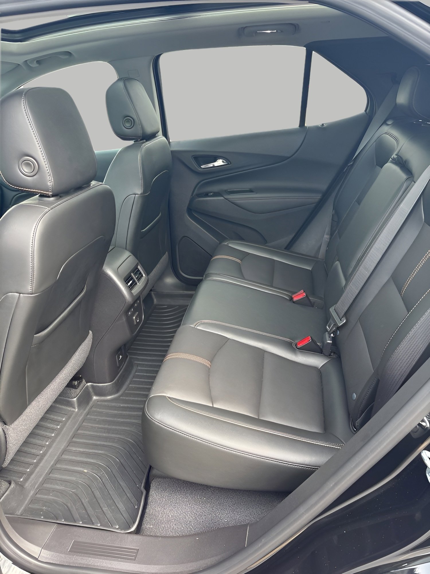 Used 2023 Chevrolet Equinox Premier AWD/4WD image 12