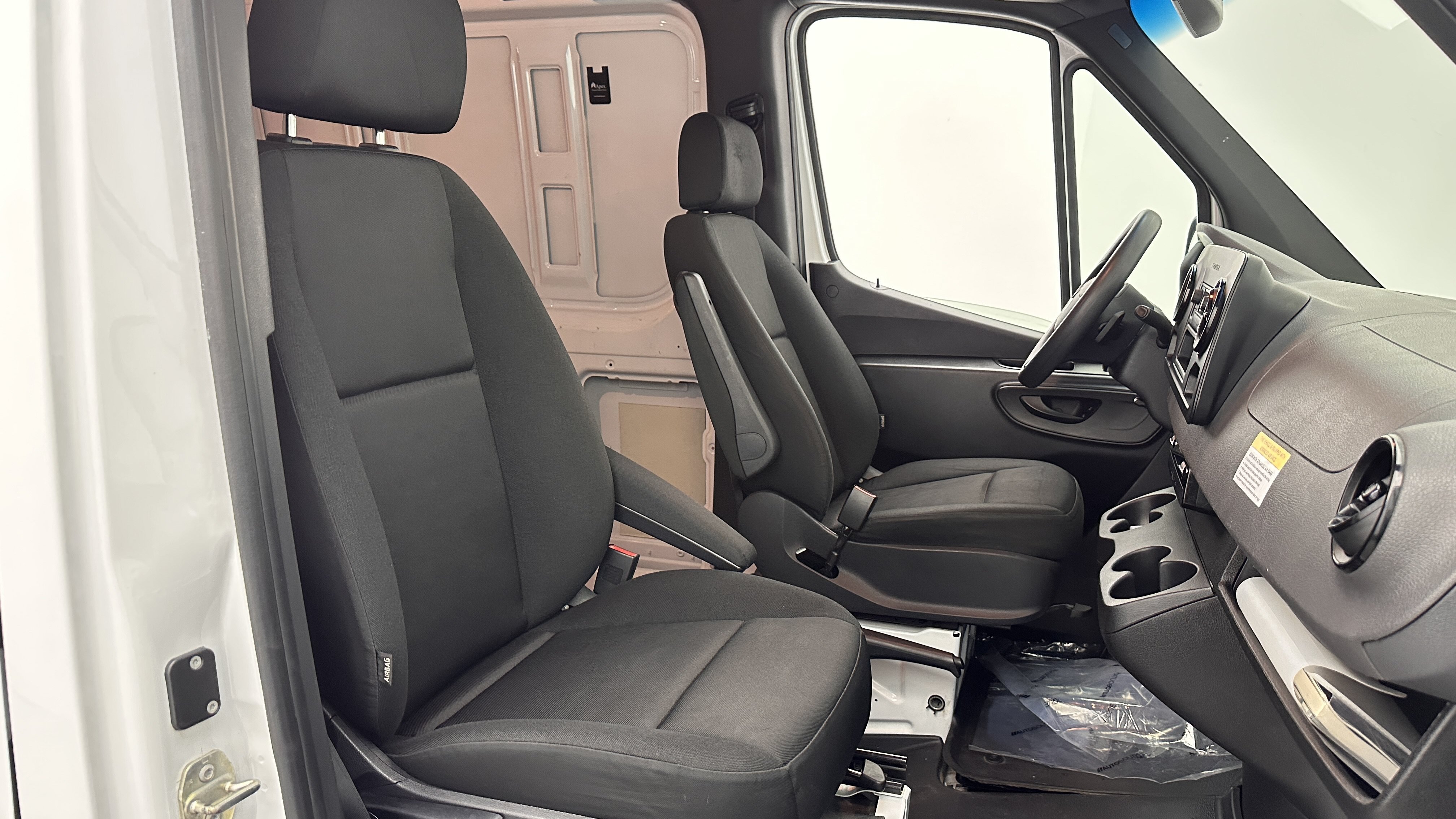 Used 2023 Mercedes-Benz Sprinter 2500 image 27