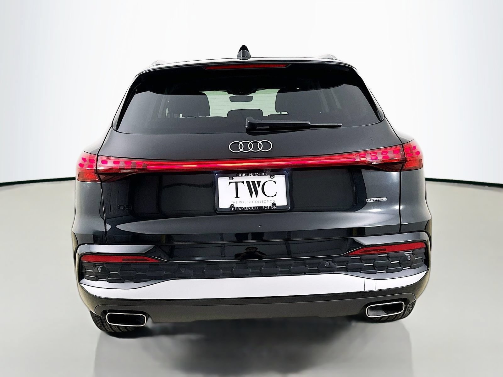 Used 2025 Audi Q5 Premium Plus w/ Premium Plus AWD/4WD image 6