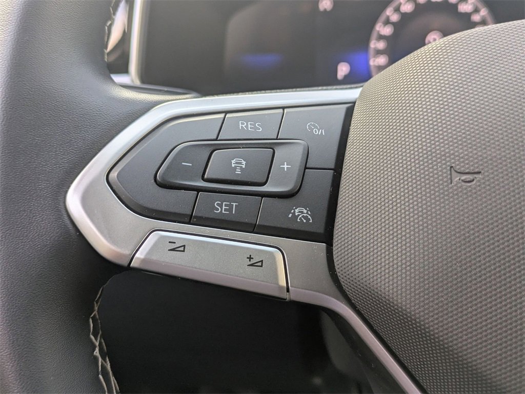 Used 2025 Volkswagen Taos SE image 14