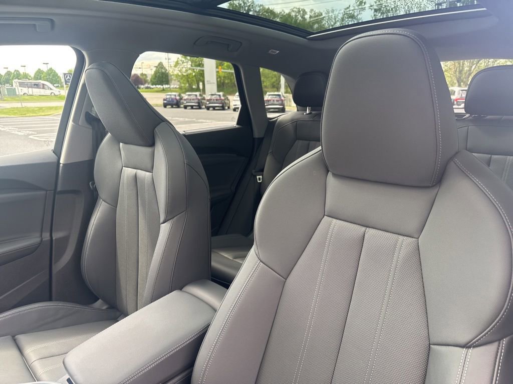 Used 2025 Audi Q5 Premium Plus w/ Premium Plus AWD/4WD image 25