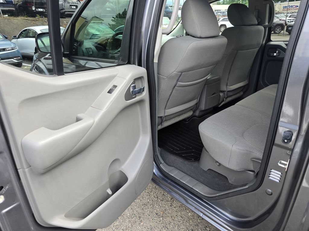 Used 2019 Nissan Frontier SV AWD/4WD image 13