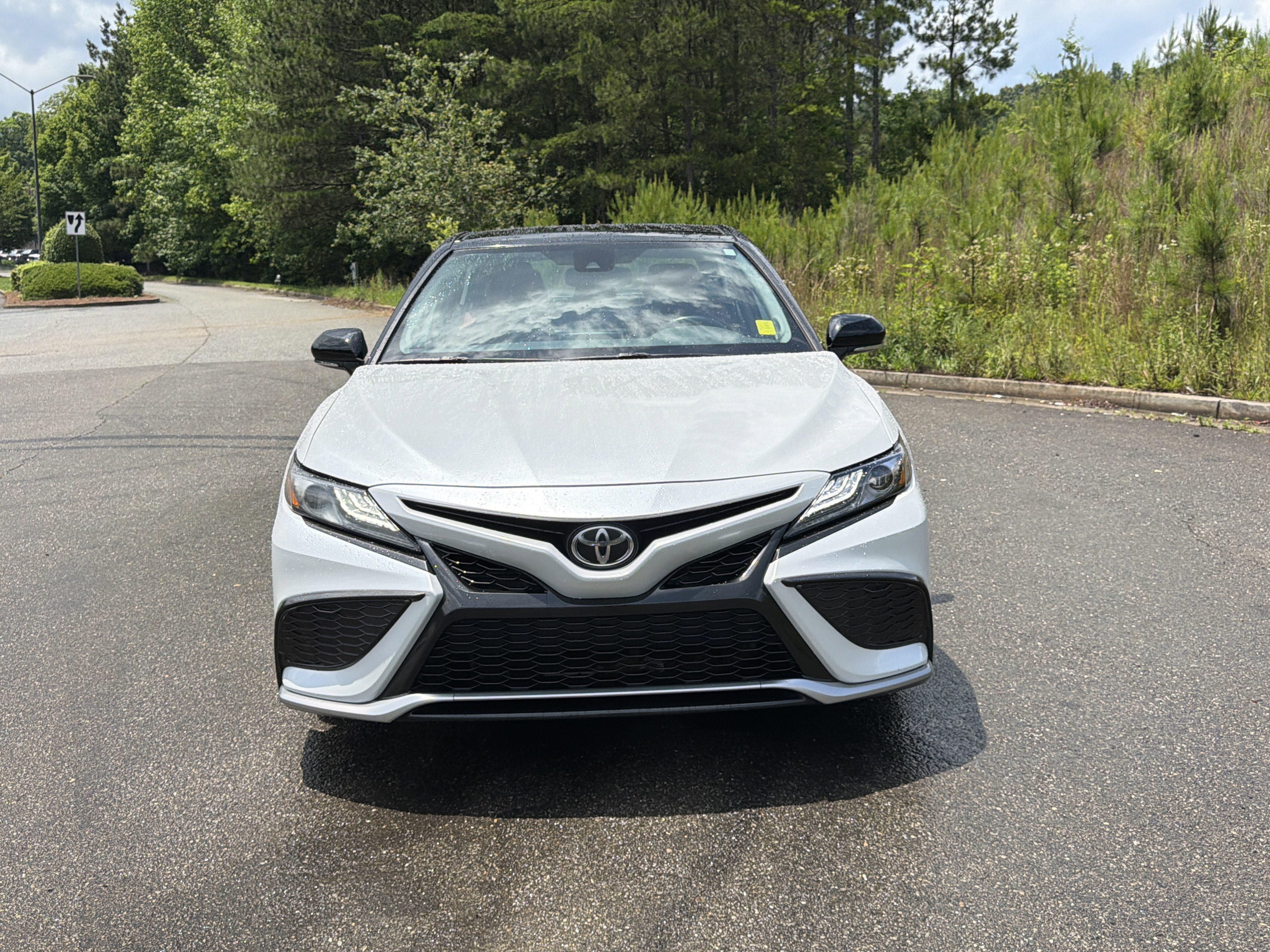 Used 2021 Toyota Camry XSE w/ Navigation Package FWD image 2