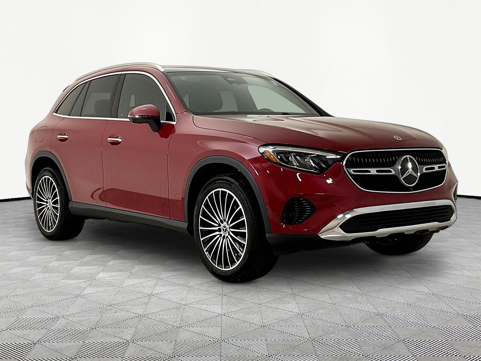 Used 2026 Mercedes-Benz GLC 300 4MATIC image 3