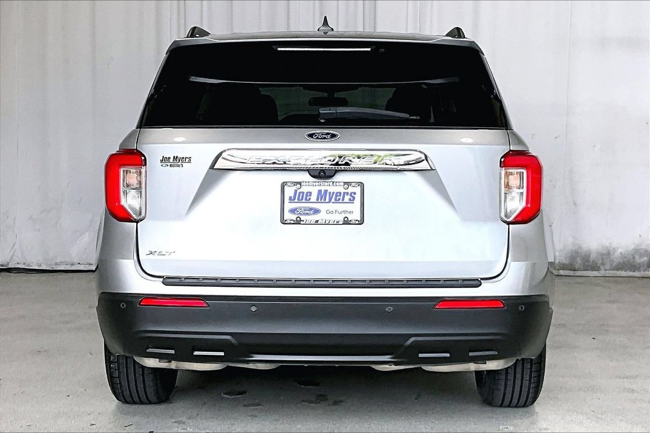 Certified 2023 Ford Explorer XLT RWD image 3