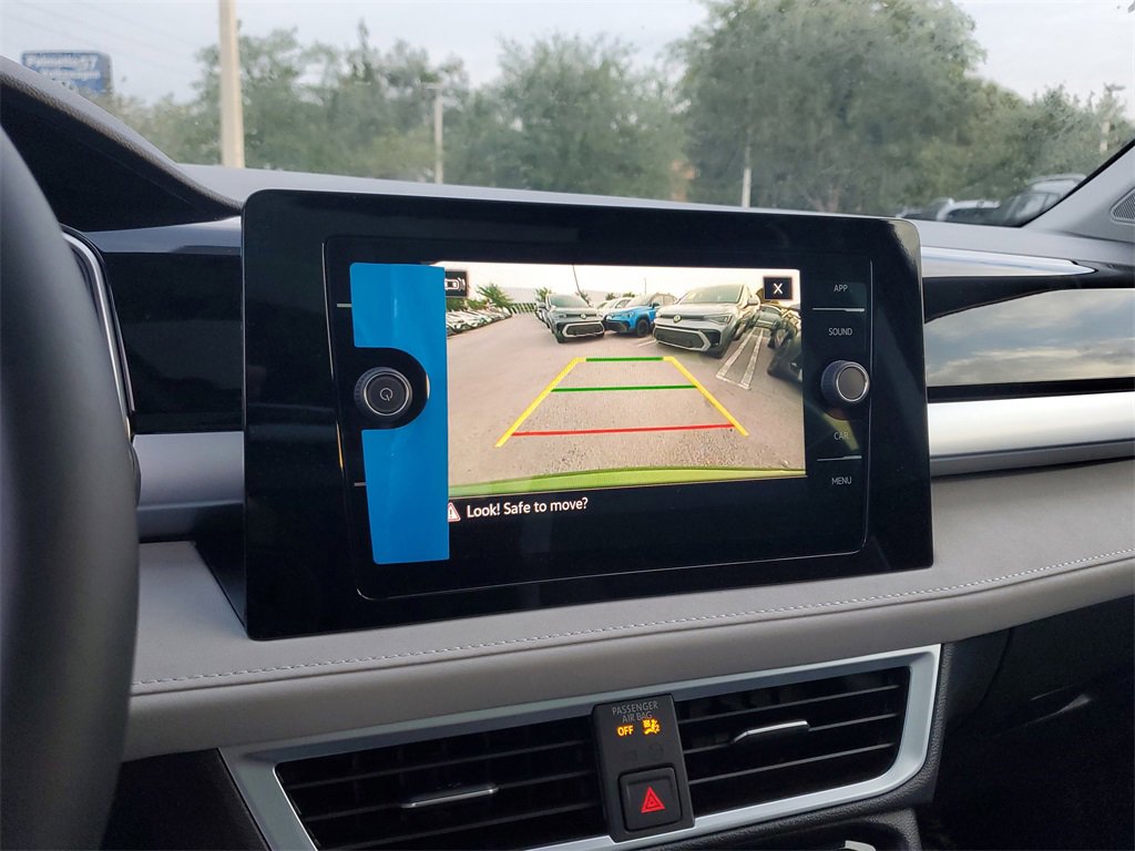 New 2025 Volkswagen Taos SE image 11