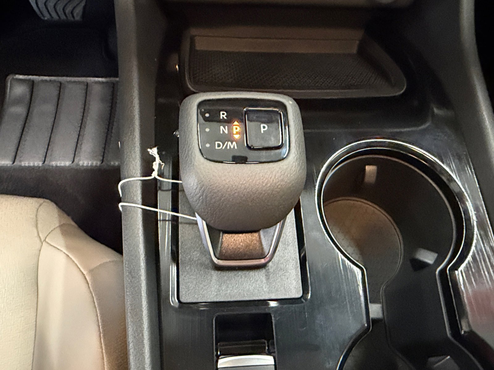 Used 2025 Nissan Rogue SV w/ SV Premium Package image 23