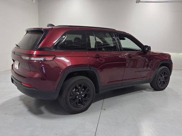 Used 2025 Jeep Grand Cherokee Altitude AWD/4WD image 14