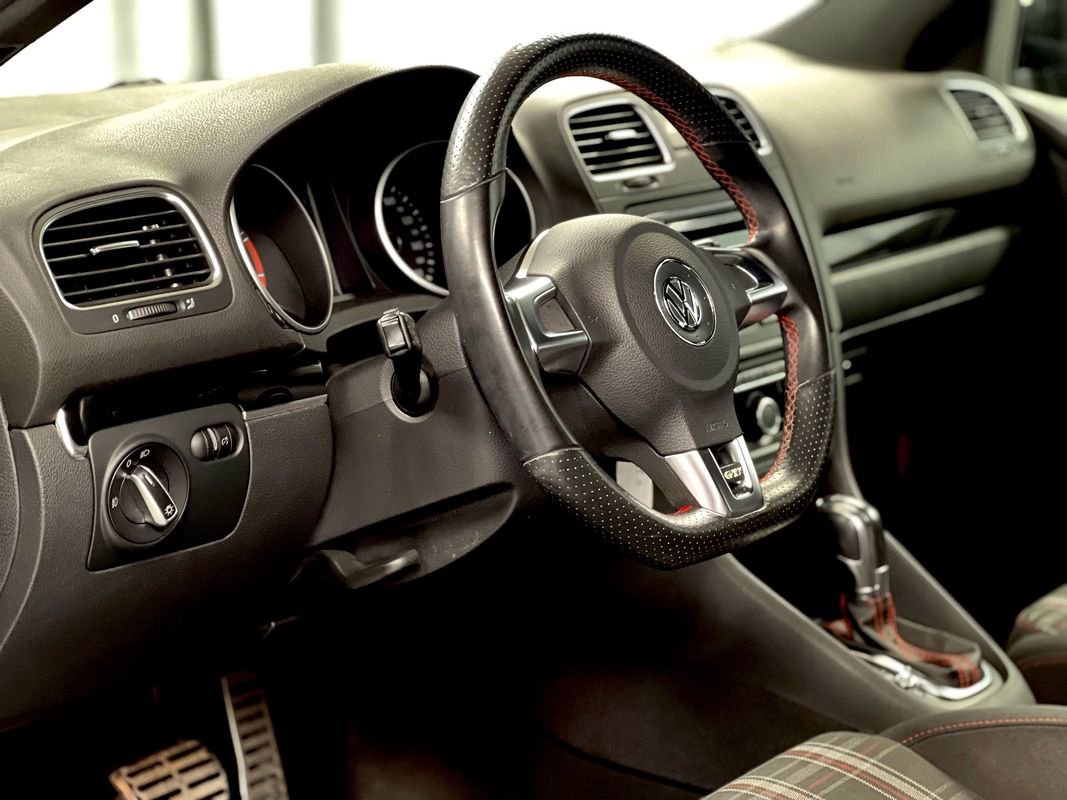 Used 2012 Volkswagen Golf 4-Door image 17