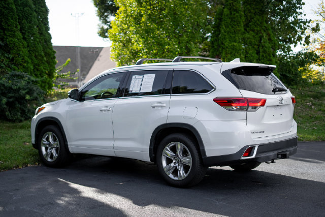 Used 2019 Toyota Highlander Limited FWD image 7