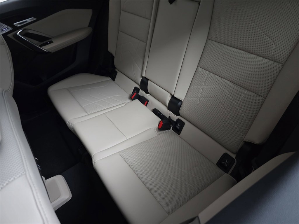 Used 2025 BMW X2 xDrive28i w/ Convenience Package image 17