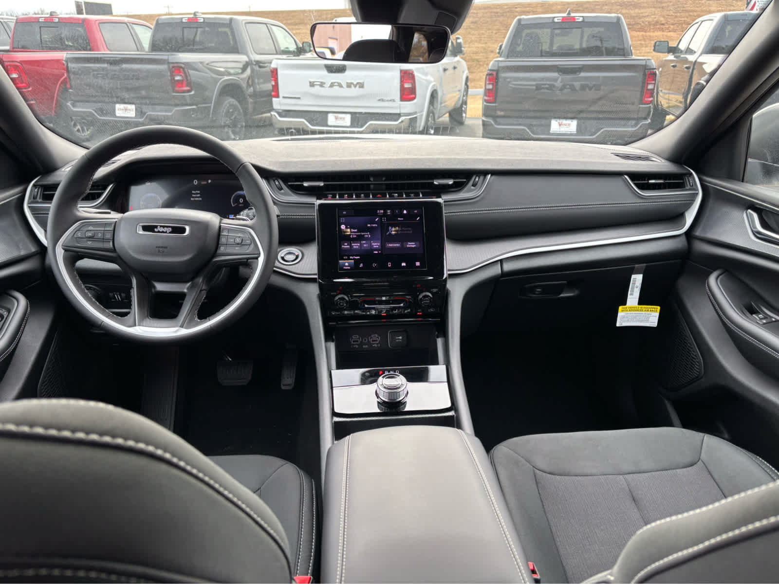 Used 2025 Jeep Grand Cherokee Laredo RWD image 18
