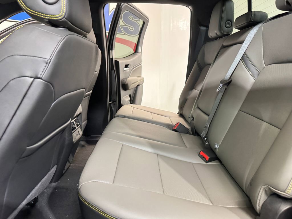 New 2026 Chevrolet Colorado ZR2 w/ Technology Package AWD/4WD image 10