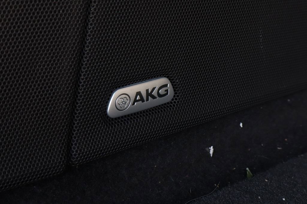 Used 2023 Cadillac Escalade Sport Platinum w/ LPO, ONYX Package AWD/4WD image 11