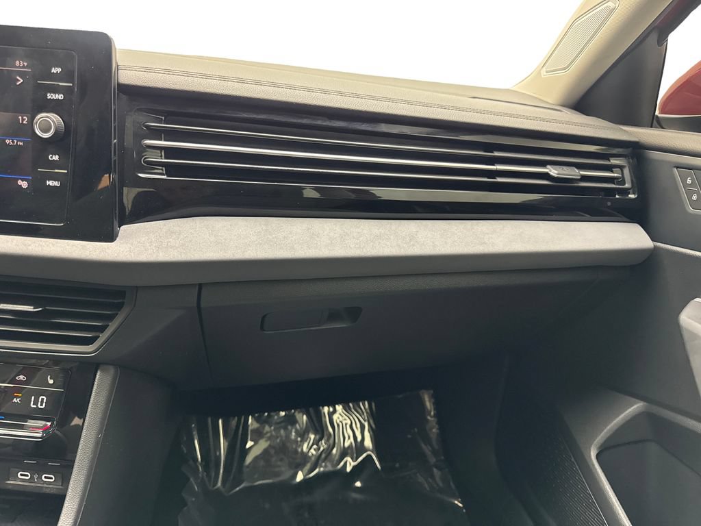 Used 2025 Volkswagen Jetta SE FWD image 57