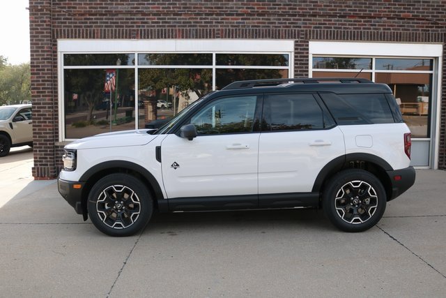 New 2025 Ford Bronco Sport Outer Banks image 2