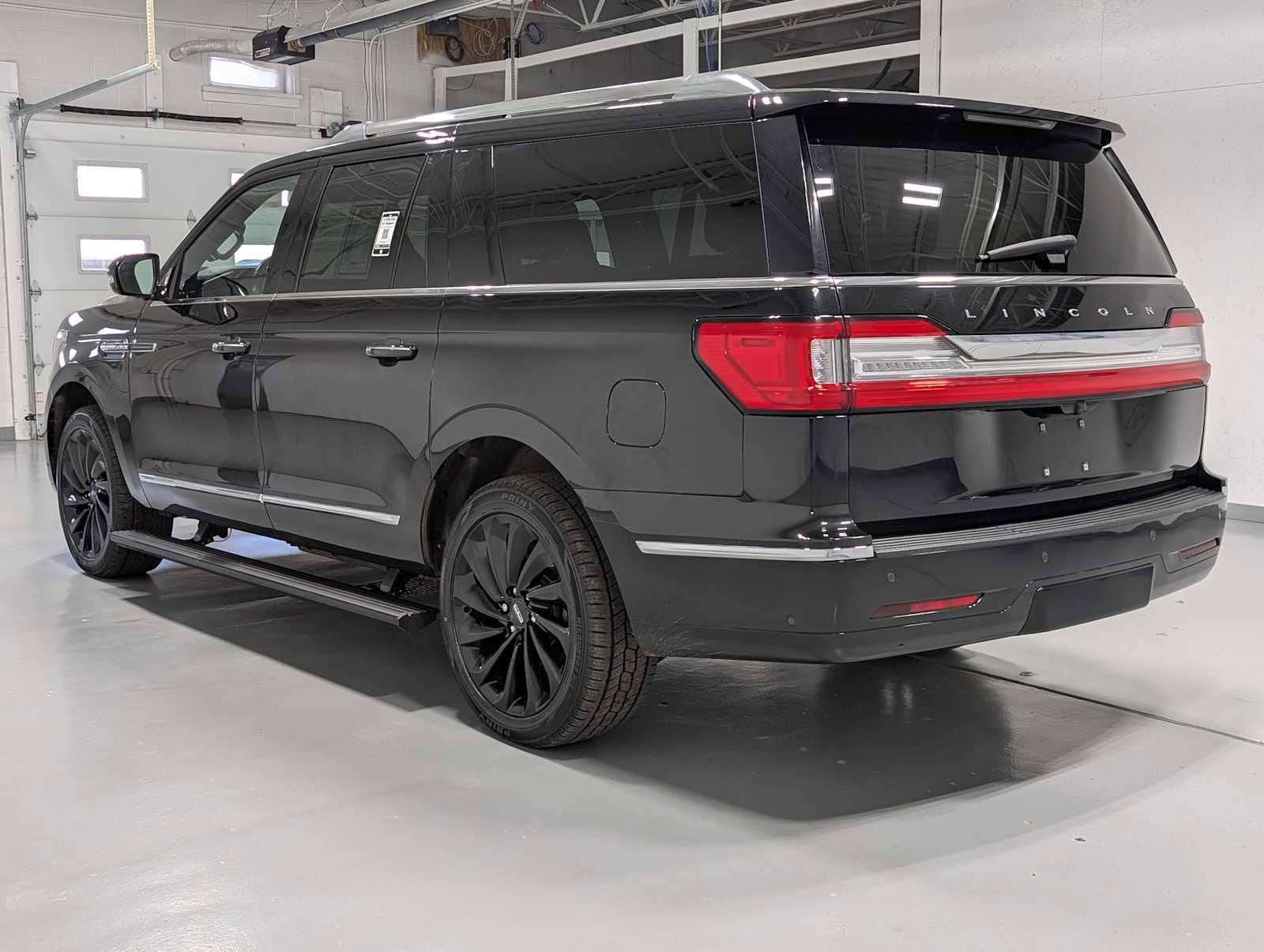 Used 2020 Lincoln Navigator L Reserve w/ Equipment Group 208A Reserve AWD/4WD image 10