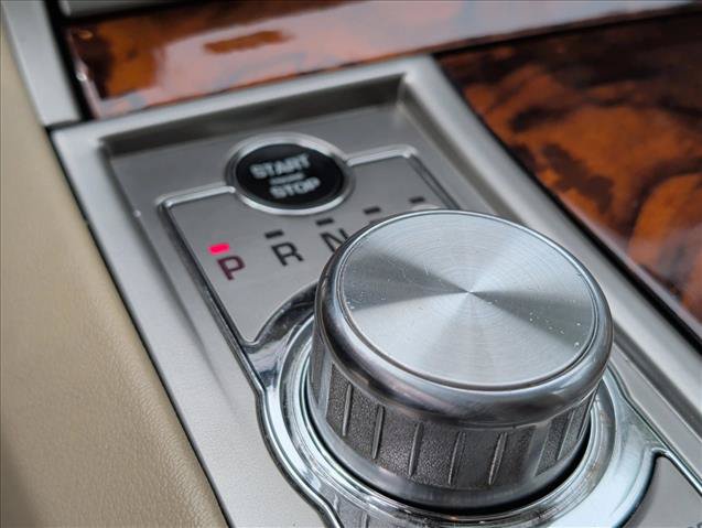 Used 2010 Jaguar XF Premium RWD image 7