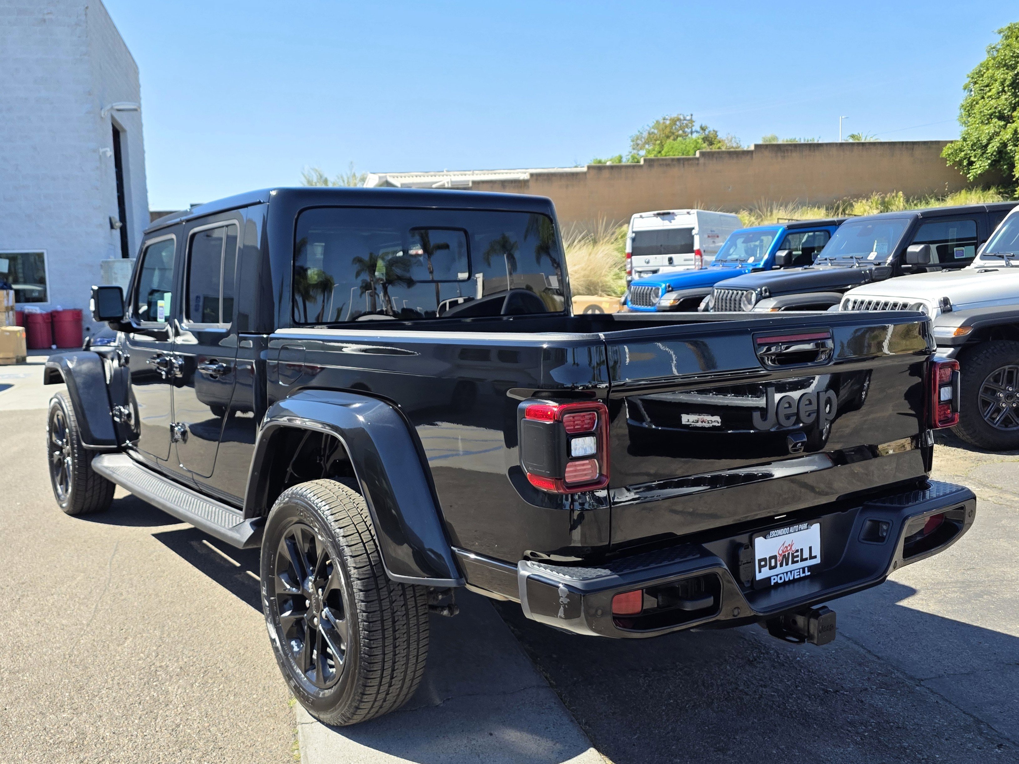Certified 2023 Jeep Gladiator Overland image 3
