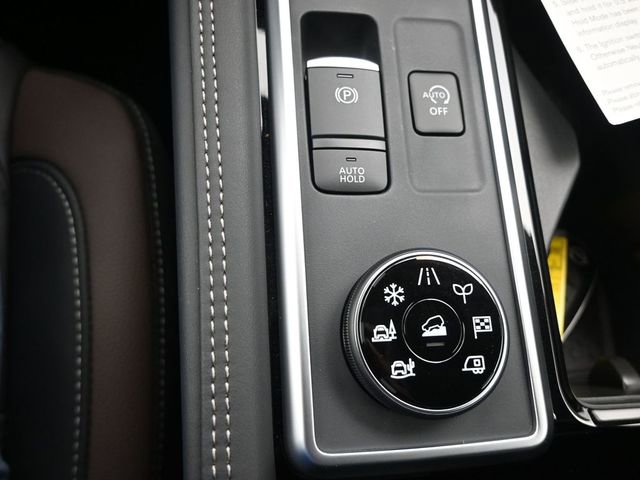 Used 2025 Nissan Pathfinder Platinum AWD/4WD image 24