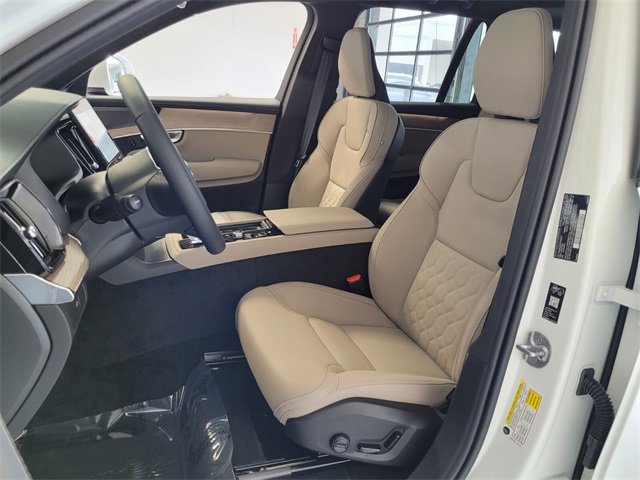New 2026 Volvo XC90 B5 Plus w/ Protection Package image 4